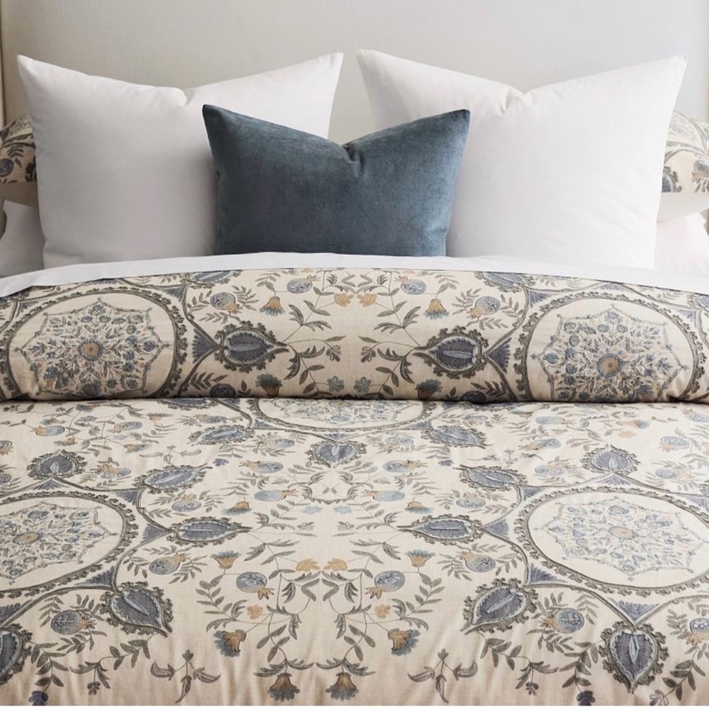 Pottery Barn Lilah Elegant Floral Bedding Duvet in Cream and Blue Full/Queen
